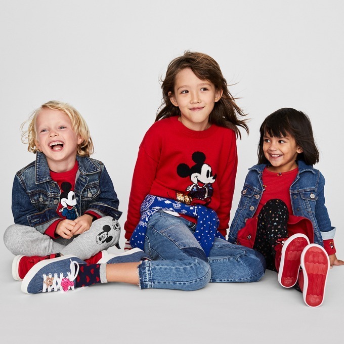 GAP、ミッキーマウスとコラボしたキッズ＆ベビーアイテム - デニムジャケットを着た限定ミッキー｜写真4