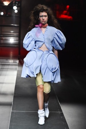 ジェニー ファックス 19年春夏コレクション - 「太った女の子 ジェニー ファックス 19年春夏コレクション - 「太った女の子