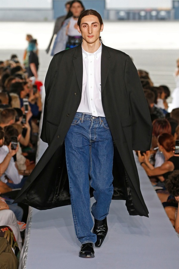 ヴェトモン(VETEMENTS) 2019年春夏メンズコレクション  - 写真37