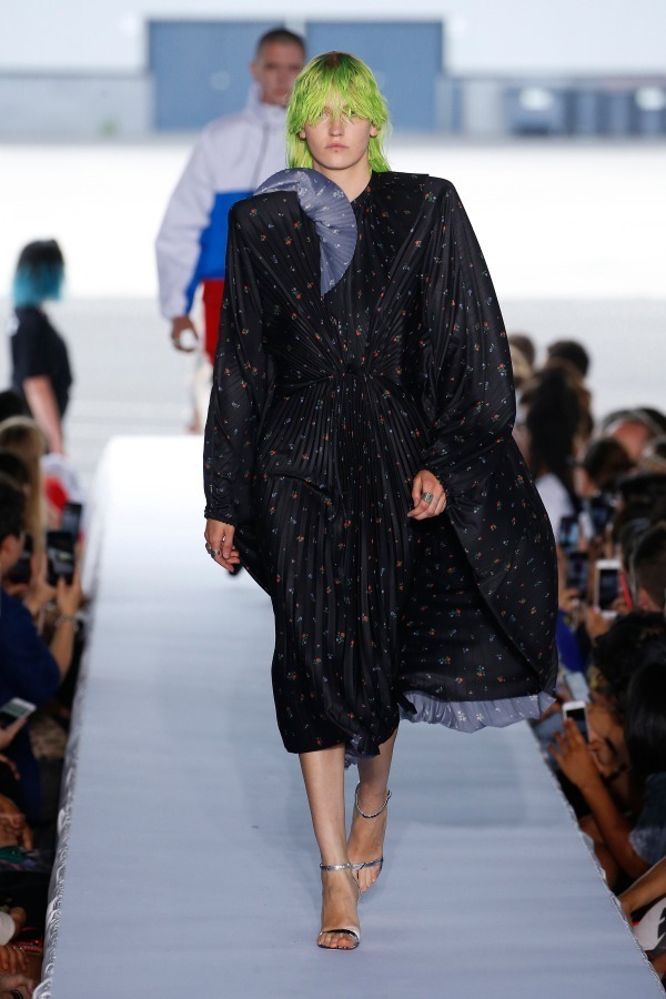 ヴェトモン(VETEMENTS) 2019年春夏ウィメンズコレクション シルエット - 写真23