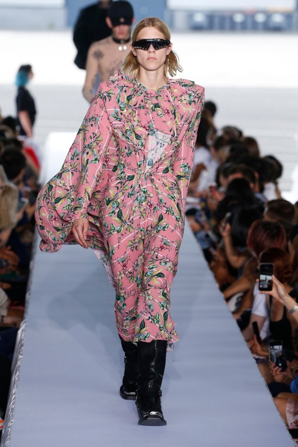 ヴェトモン 2019年春夏ウィメンズコレクション - パワーショルダーで生まれ変わるフォーマルウェア|写真26