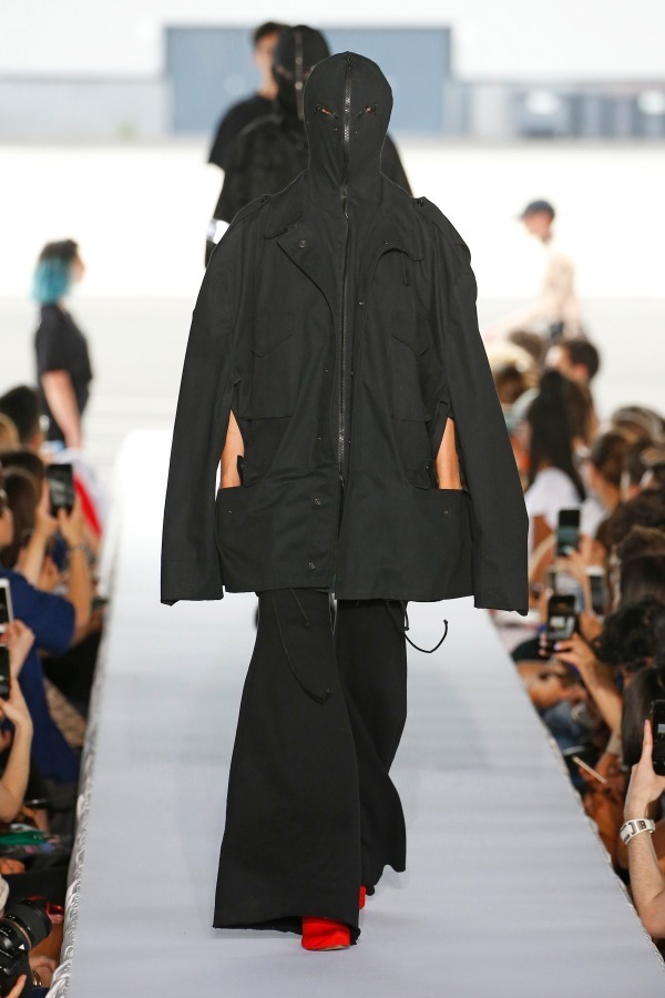 ヴェトモン(VETEMENTS) 2019年春夏ウィメンズコレクション  - 写真27