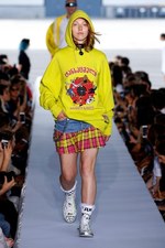 ヴェトモン 2019年春夏ウィメンズコレクション - パワーショルダーで生まれ変わるフォーマルウェア｜写真3