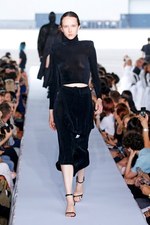 ヴェトモン 2019年春夏ウィメンズコレクション - パワーショルダーで生まれ変わるフォーマルウェア｜写真12