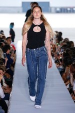 ヴェトモン 2019年春夏ウィメンズコレクション - パワーショルダーで生まれ変わるフォーマルウェア｜写真14