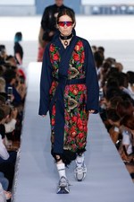 ヴェトモン 2019年春夏ウィメンズコレクション - パワーショルダーで生まれ変わるフォーマルウェア｜写真18