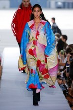 ヴェトモン 2019年春夏ウィメンズコレクション - パワーショルダーで生まれ変わるフォーマルウェア｜写真21