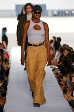 ヴェトモン 2019年春夏ウィメンズコレクション - パワーショルダーで生まれ変わるフォーマルウェア｜写真28