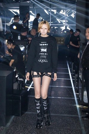 イクミ(IKUMI) 2019年春夏ウィメンズ&メンズコレクション  - 写真1