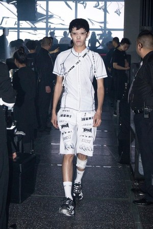 イクミ(IKUMI) 2019年春夏ウィメンズ&メンズコレクション  - 写真4