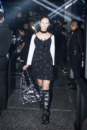 イクミ(IKUMI) 2019年春夏ウィメンズ&メンズコレクション  - 写真13