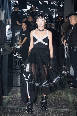 イクミ(IKUMI) 2019年春夏ウィメンズ&メンズコレクション  - 写真17