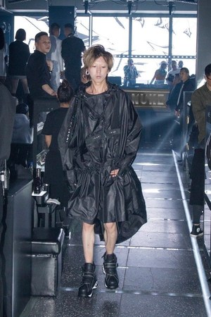 イクミ(IKUMI) 2019年春夏ウィメンズ&メンズコレクション  - 写真25