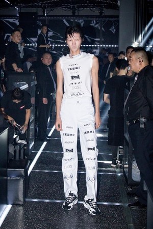 イクミ(IKUMI) 2019年春夏ウィメンズ&メンズコレクション  - 写真28