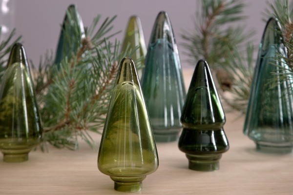 ソストレーネ グレーネ"北欧クリスマス"のモダンな演出5選、ガラス製ツリーや白鳥オーナメント