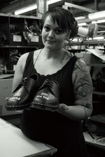 ネイバーフッド×ドクターマーチンのコラボシューズ、サイドゴアを施した8ホールブーツなど｜写真13