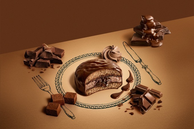 チョコパイ史上初とろ～り生チョコ入りの“生”チョコパイ、コクのあるココアクリームをサンド｜写真1
