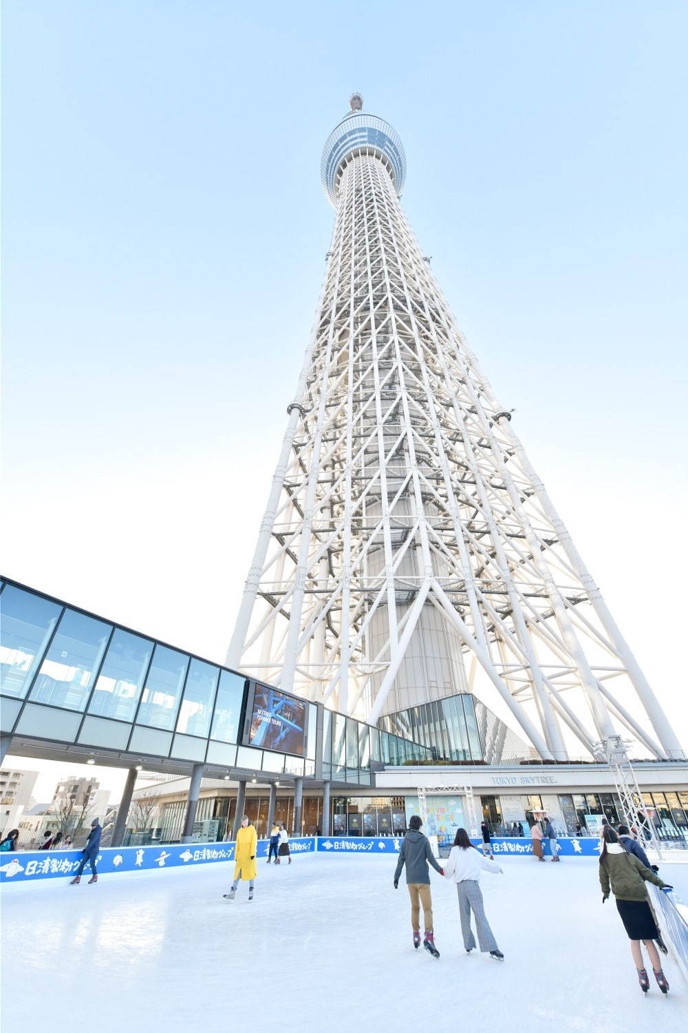 東京スカイツリータウンにアイススケートリンクが登場、夜はライティングを眺めながら体験｜写真5