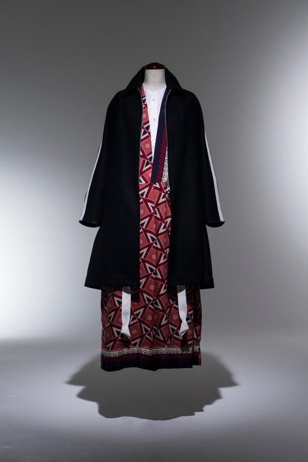 Y'sの三越伊勢丹限定アイテム - 古布をパッチワークした1点物コート＆アール・ヌーヴォー調ドレス | 写真