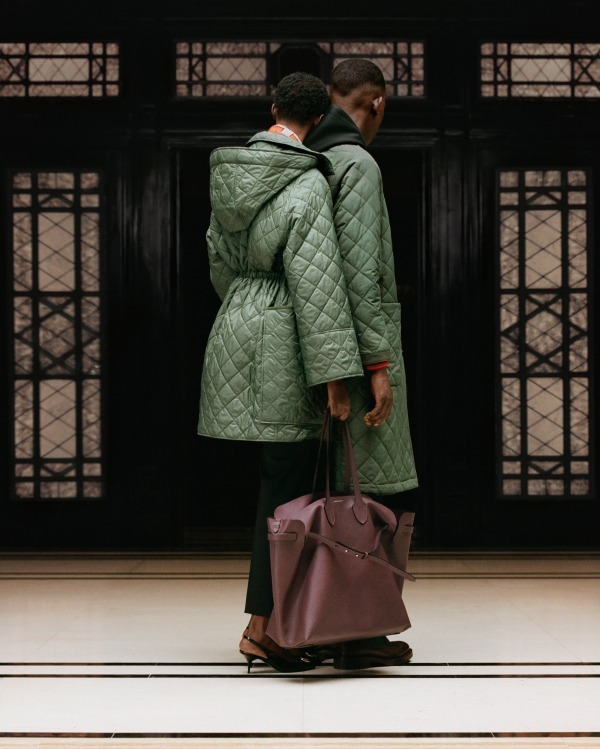 バーバリー(BURBERRY) B Classic｜写真1