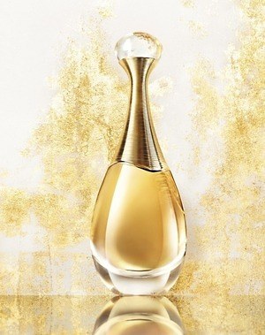 ディオール“ゴールドに輝く”新香水「ジャドール アブソリュ」朝摘み