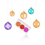 クリニークのクリスマスコフレ - オーナメント柄のリップスティックや人気美白美容液をセットで｜写真9