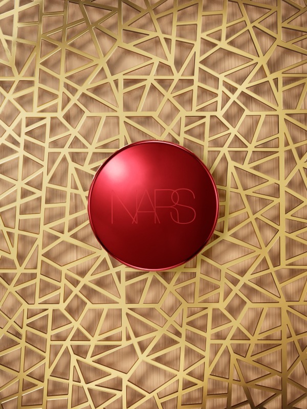 NARS史上最もマットなリップに"ニューイヤー"限定カラー登場、真っ赤なパッケージで｜写真9