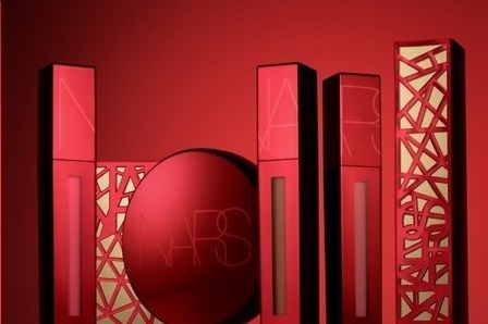 NARS史上最もマットなリップに"ニューイヤー"限定カラー登場、真っ赤なパッケージで