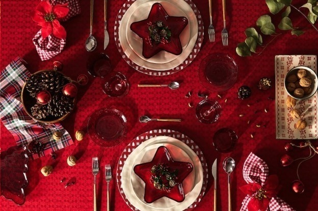 ZARA HOME クリスマス　テーブルクロス w300_ZArachristmas_08.jpg