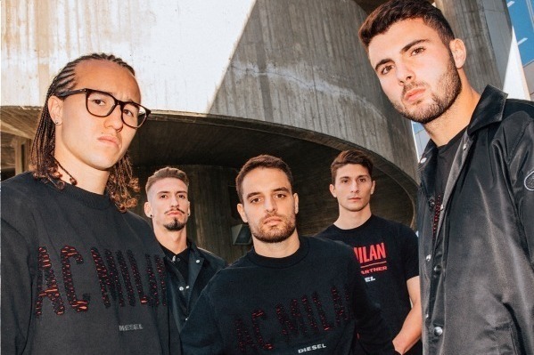 ディーゼル×ACミランの新オフフィールド・ユニフォーム、ブラックのカジュアル＆フォーマルウェア