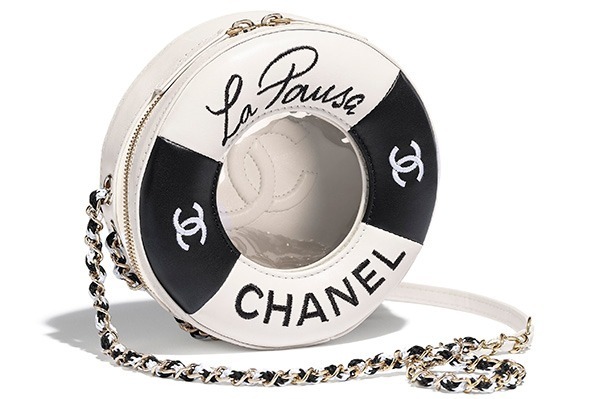 シャネルが誘う航海の旅、新作バッグはマリンムード満点！キルティングバッグから“浮き輪”バッグまで