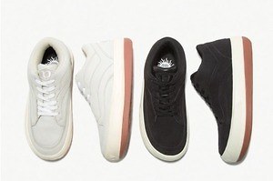 YSTRDY'S TMRRW×ノースウェーブのメンズコラボスニーカー、白と黒のボリュームシルエット