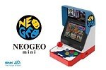 ミニサイズになった往年のゲーム機- 任天堂ファミコン、SONYプレステ、SNKネオジオ｜写真3