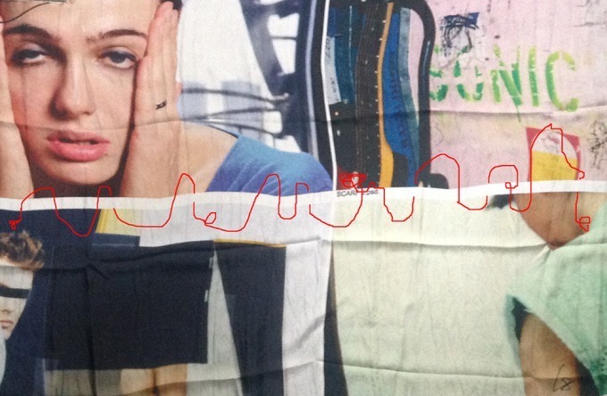 TOGA 原宿店、リチャード・カーンやジャック・ピアソンらの写真を転写したスカーフを展示販売｜写真1