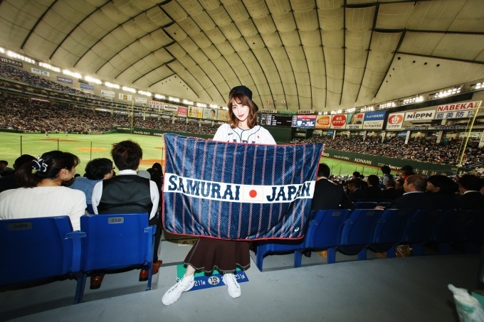 アシックスの日本代表侍ジャパングッズ、“野球女子”のためのユニフォームの可愛い着こなしも｜写真2