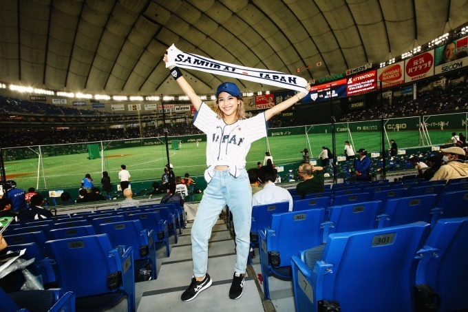アシックスの日本代表侍ジャパングッズ、“野球女子”のためのユニフォームの可愛い着こなしも｜写真6