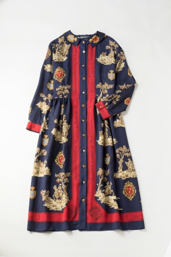 ジェーンマープルドンルサロン、狩猟を楽しむ女王たちを描いた新作ドレス - クラシカルなスカーフ風｜写真1