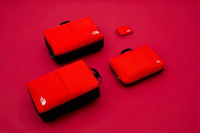 ザ・ノース・フェイス「レッド＆ブラック」限定色の新作バッグ＆小物、PCなどをスマートに収納 | 写真