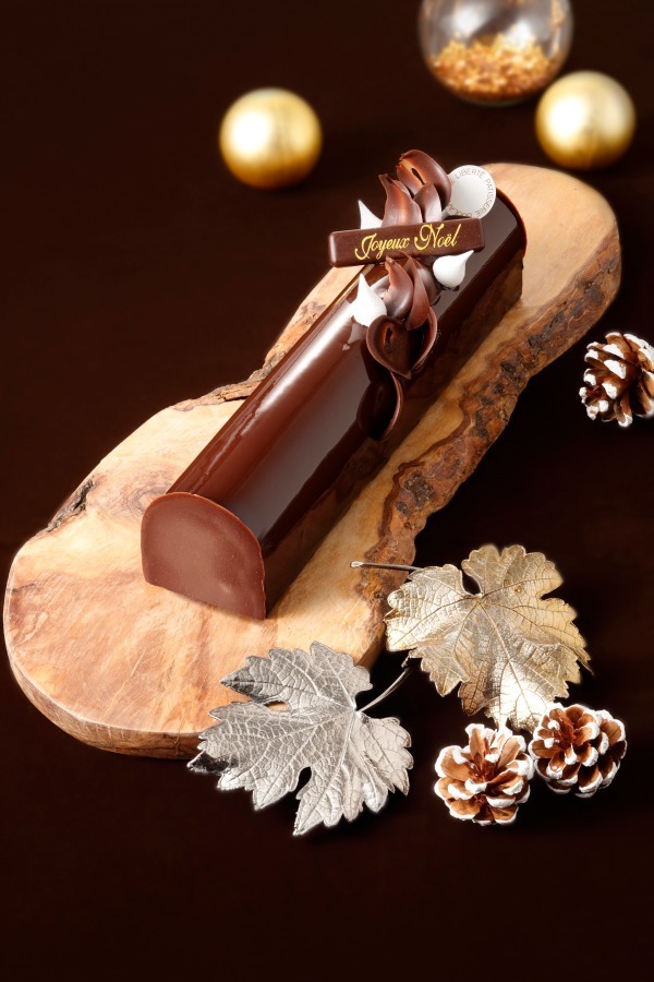 パリ発「リベルテ・パティスリー・ブーランジェリー」上品なチョコムースのブッシュ ド ノエル
