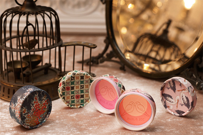 ポール＆ジョー「愛の鳥」インコをモチーフにしたラブリーな限定チーク