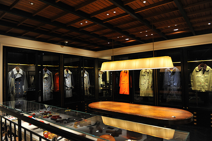 マッキントッシュ、コレクションが豊富に揃う日本初の旗艦店内部を公開 | 写真