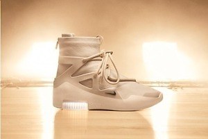 ナイキ×FOGのジェリー・ロレンゾのコラボシューズ - ハイカットのボリュームスニーカー、アパレルも