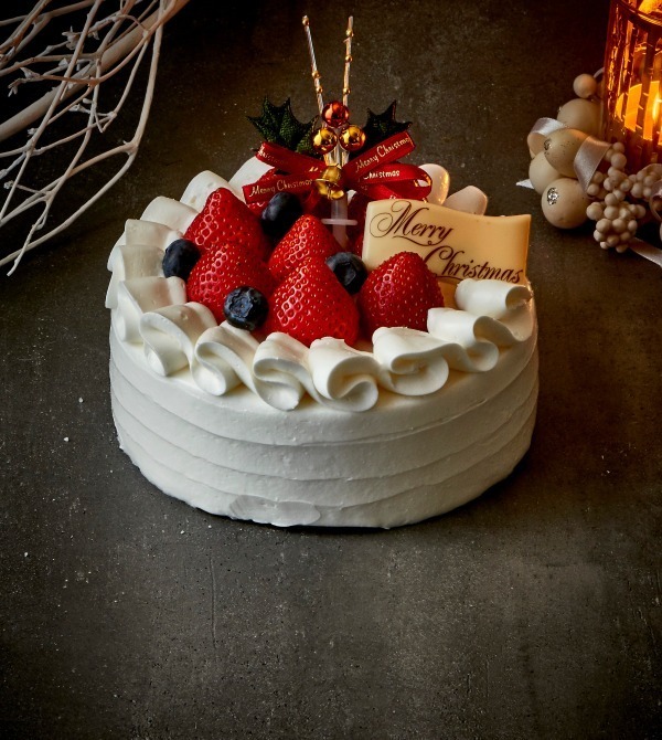 ホテルメトロポリタンのクリスマスケーキ「Suicaのペンギン」がそのままチョコレートケーキに｜写真8