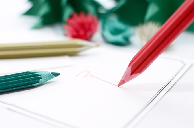 削りかすが花びらになる「花色鉛筆」クリスマス仕様の3色セット、ポインセチアや雪結晶をモチーフに｜写真7