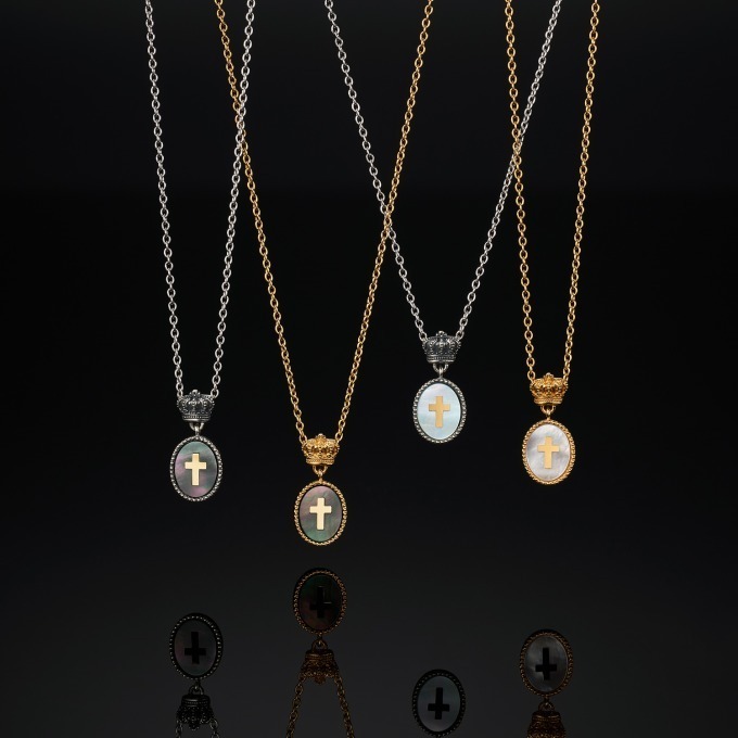 “SACRED CROSS” Necklace 各29,000円+税＜数量限定＞