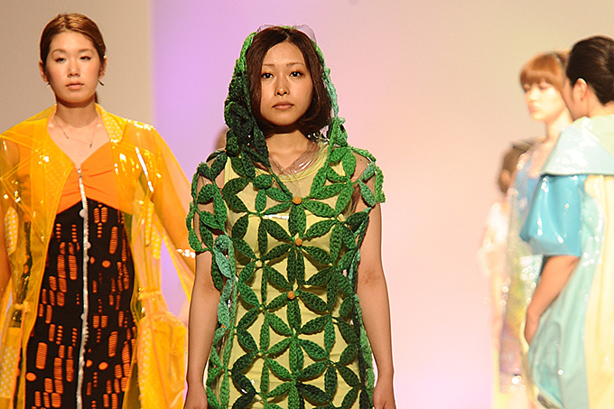 文化服装学院で学生によるファッションショー - 高校生日本一のファッションデザインコンテストの発表も｜写真4