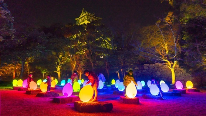 アート展「チームラボ 広島城 光の祭」広島城がインタラクティブな光のアート空間に｜写真10