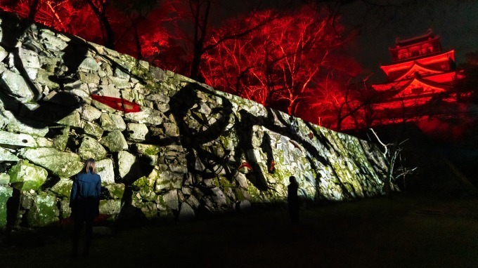アート展「チームラボ 広島城 光の祭」広島城がインタラクティブな光のアート空間に｜写真11