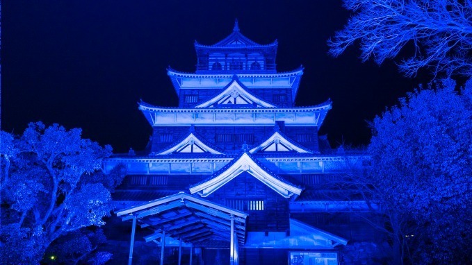 アート展「チームラボ 広島城 光の祭」広島城がインタラクティブな光のアート空間に｜写真8