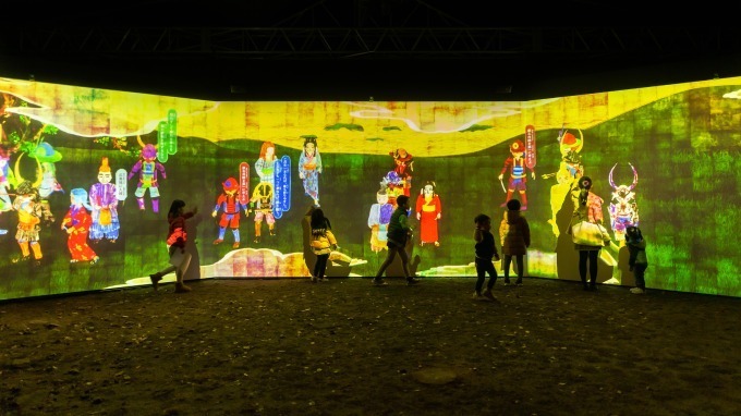アート展「チームラボ 広島城 光の祭」広島城がインタラクティブな光のアート空間に｜写真2